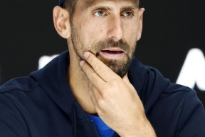  德约科维奇回归赛场，大胜首场状态亮眼，篮网观众沸腾！-LD 乐动APP下载